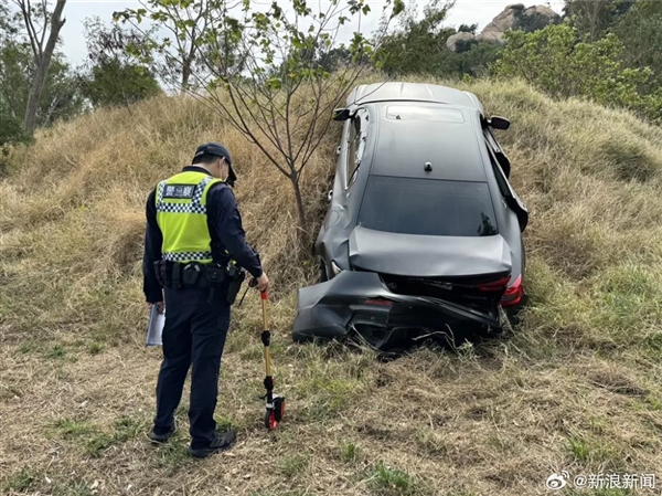 何润东拍戏时遭遇车祸 爱车玛莎拉蒂被追尾 本人发声：无碍